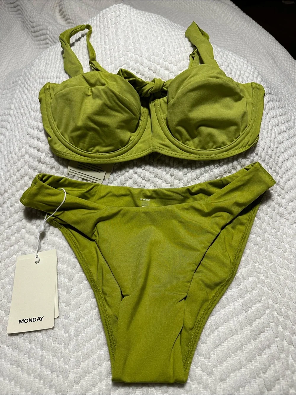 Monday Swimwear Apple Green Underwire Crovelly Top M - Seychelles Bottom Small